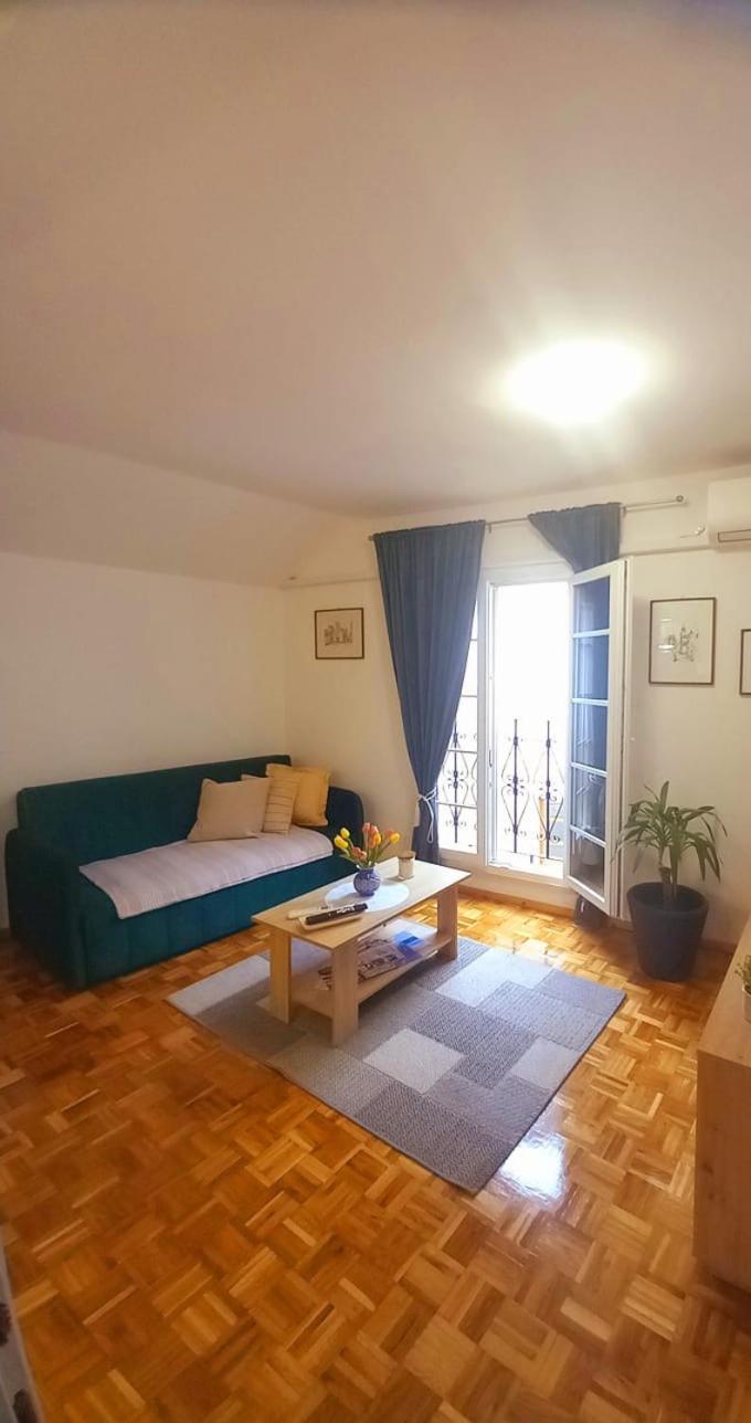 Ana Lotre Apartment